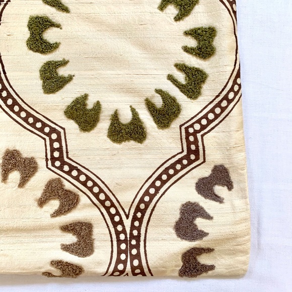 24” x 24” Cream/multi handmade silk pillow case - Picture 3 of 4